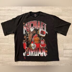 Jordan Flight Essentials Photo Graphic HM7131-010 Black Red Oversized Tee Large
